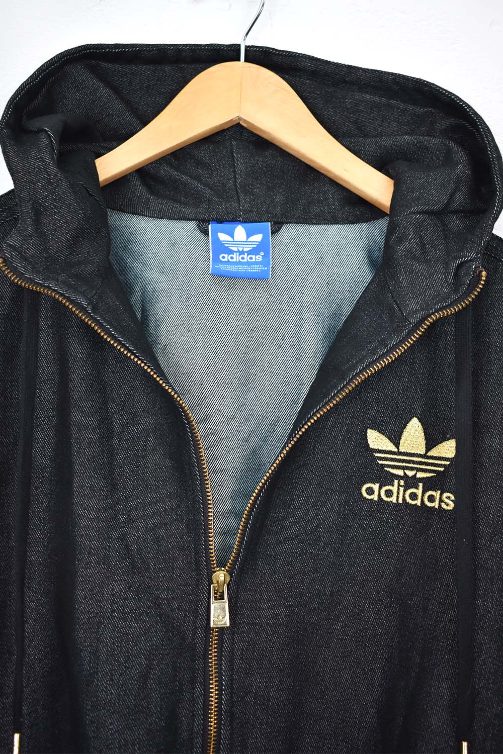 Adidas Jeans Jacke in Anthrazit mit gold im Trainingsjacken Stil 90s Look Vintage Emde